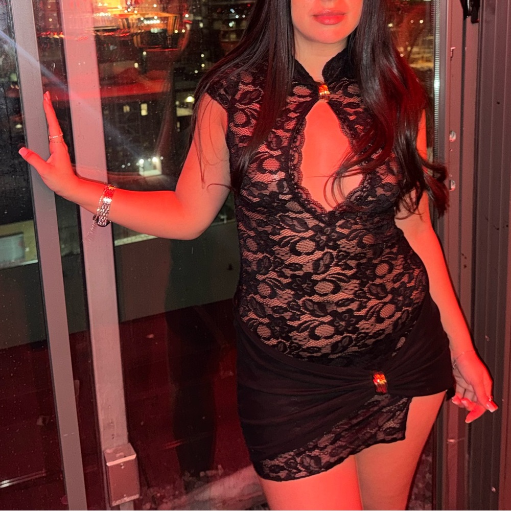Chic Black Lace Mini Dress
